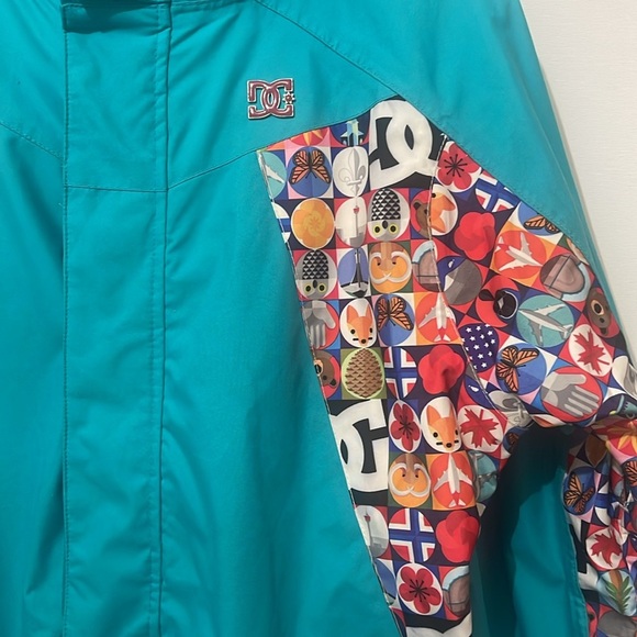 DC Fuse Women’s Graphic Print 2011 Snowboarder Jacket Size Small Teal Black - Picture 6 of 13